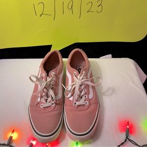 Low rise old school pink vans
